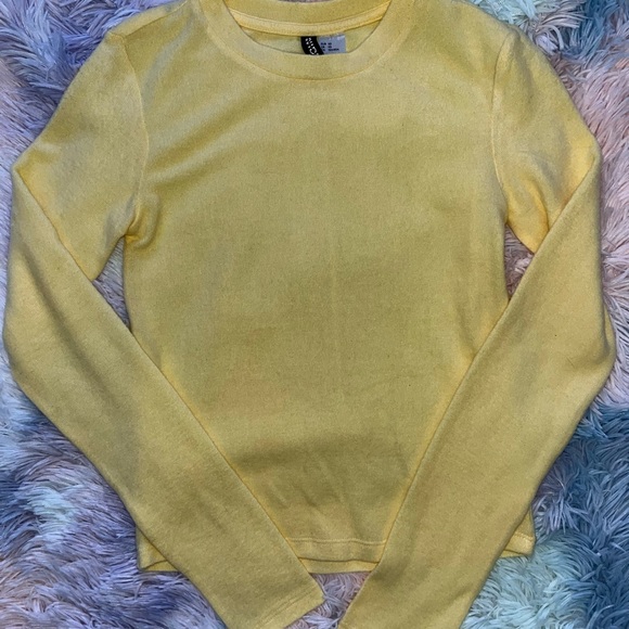 🥀 SOLD H&M Yellow Long Sleeve Top - Picture 2 of 4